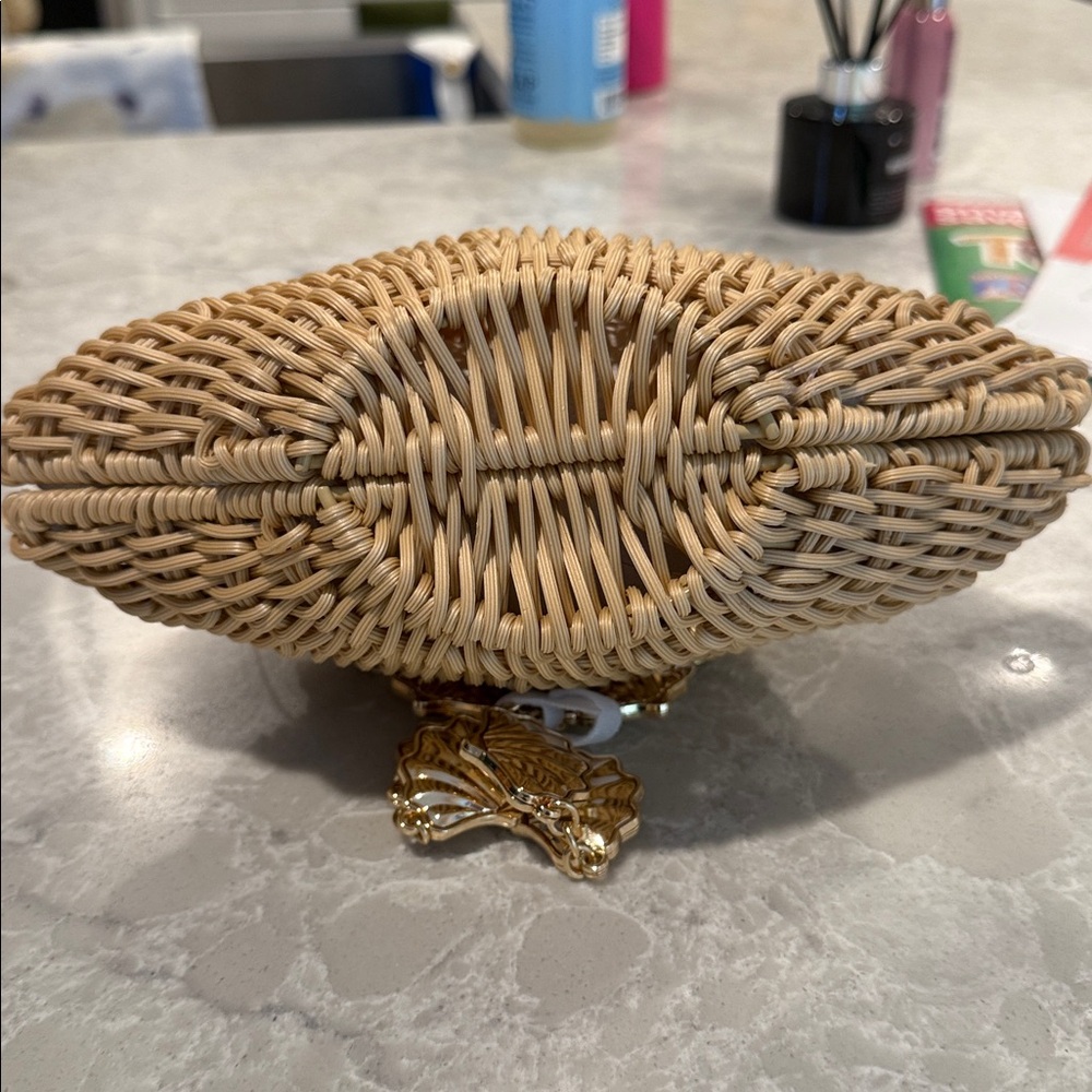 Tommy Bahama natural seashell gold handle straw handbag - Picture 7 of 7